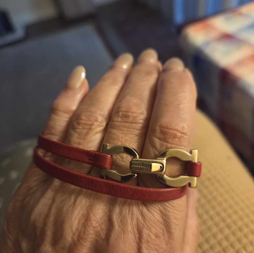 Selvador Ferregamo Red Leather Bracelet with Gold Clasp - Picture 6 of 8